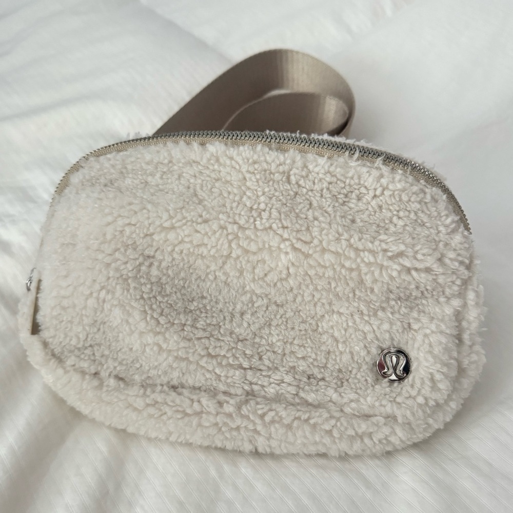 Lululemon Athletica Everywhere Fleece Belt Bag